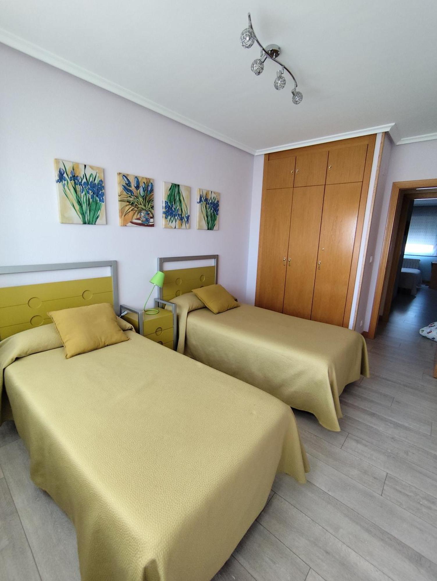 Burgo Apartamento De Tres Dormitorios Con Garaje Y Todos Los Servicios Cerca מראה חיצוני תמונה